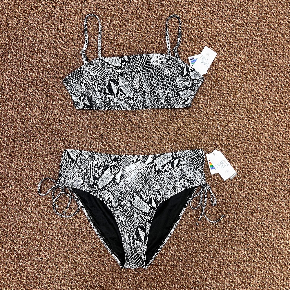 NWT Snakeskin Bikini 2-Piece Set Medium Top Large Bottoms